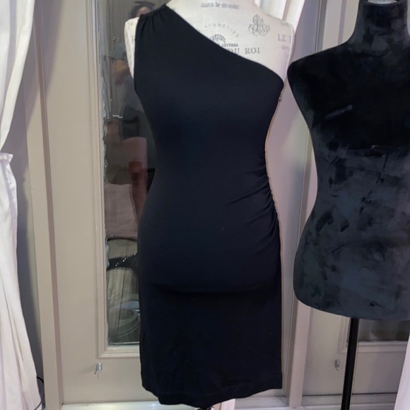 Banana Republic Dresses & Skirts - Banana Republic black one shoulder cocktail dress fitted side zipper size 0